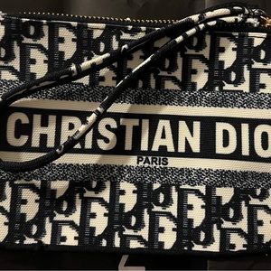 NWOT Never used. Pouche’